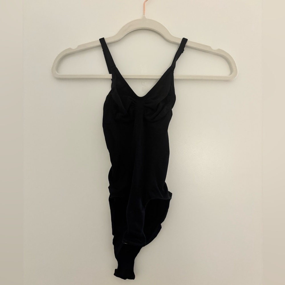 SKIMS seamless sculpt brief bodysuit - Picture 2 of 4